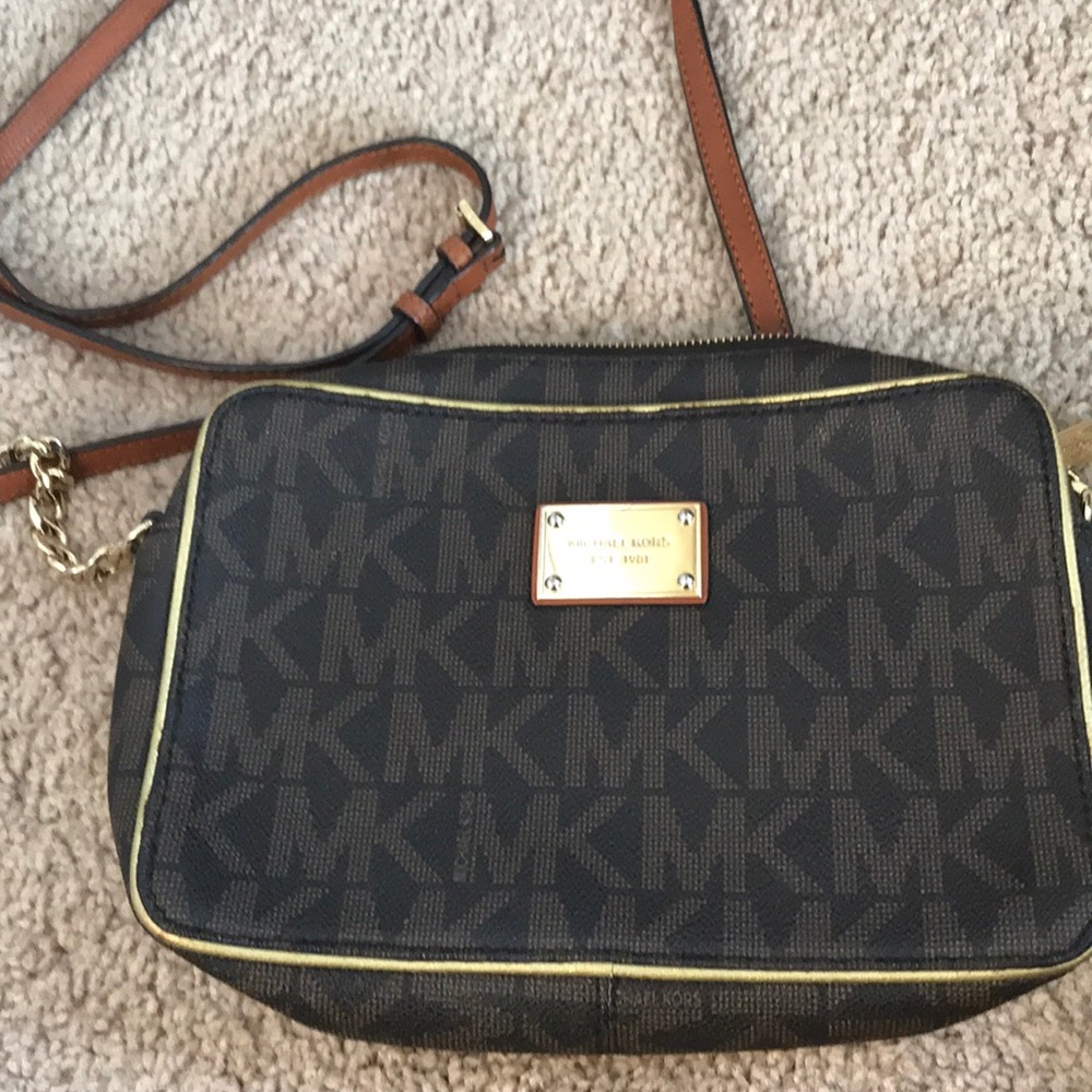 Michael kors crossbody bag